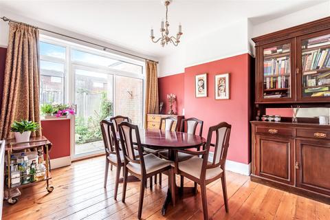 30 Hobart Road, Worcester Park, KT4 8SP