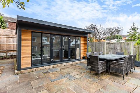 30 Hobart Road, Worcester Park, KT4 8SP