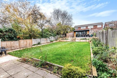 30 Hobart Road, Worcester Park, KT4 8SP