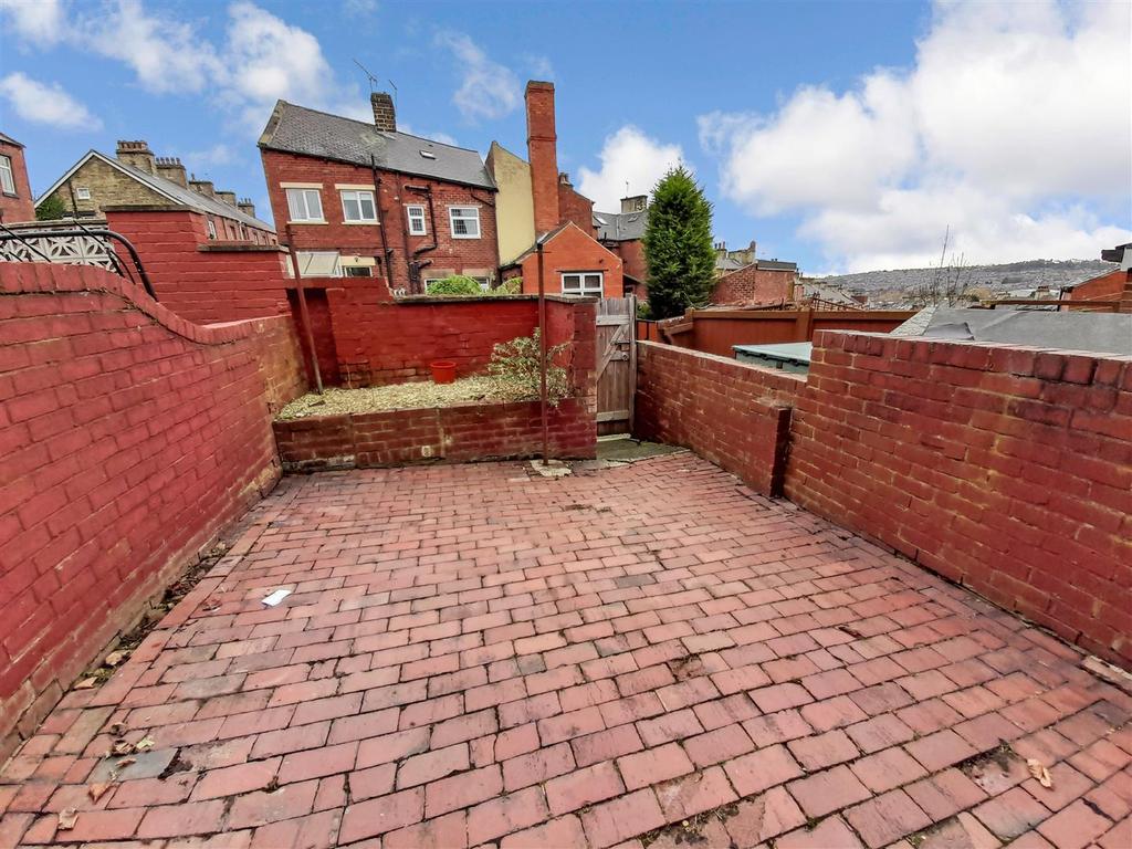 Blackburn Lane, BARNSLEY 3 bed terraced house £100,000