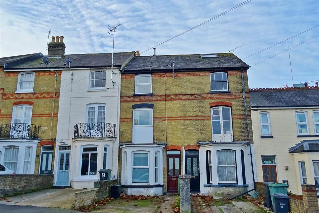 Victoria Road, Cowes 4 bed terraced house £235,000