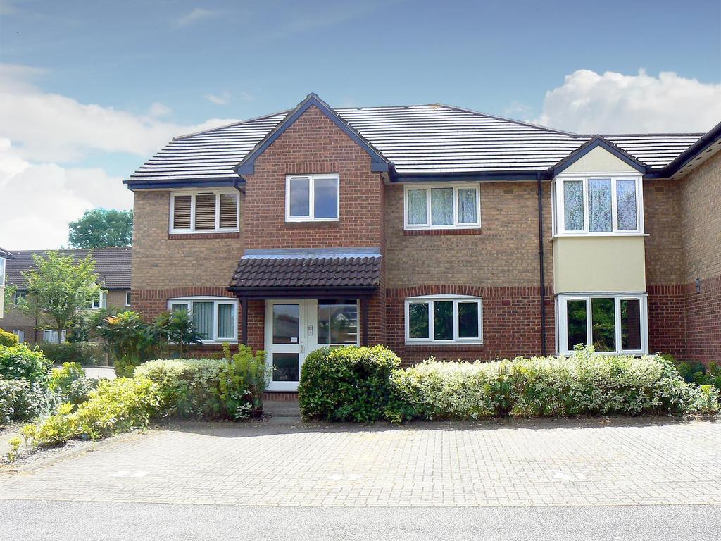 Shepperton Court, Shepperton Court Drive, Shepperton, TW17 1 bed flat
