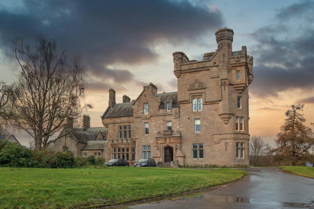 Dalnair Castle, Apartment 2, Croftamie, Stirlingshire, G63 0EZ 2 bed
