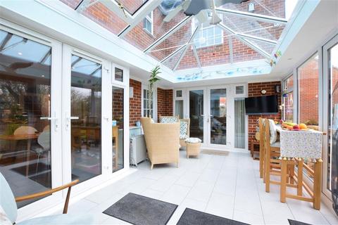 14 Bridger Close, Felpham, Bognor Regis, PO22 8FT