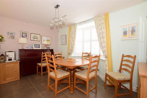 14 Bridger Close, Felpham, Bognor Regis, PO22 8FT
