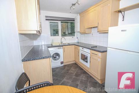 2 bedroom maisonette to rent, Gibbs Couch, Carpenders Park