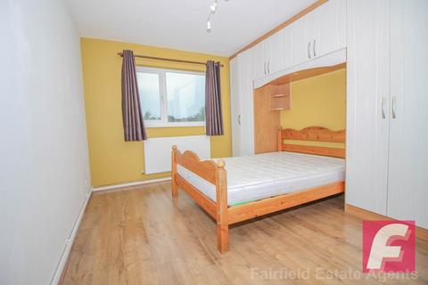 2 bedroom maisonette to rent, Gibbs Couch, Carpenders Park