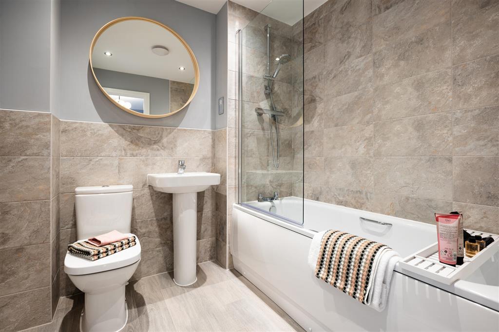 Main bathroom with shower over bath