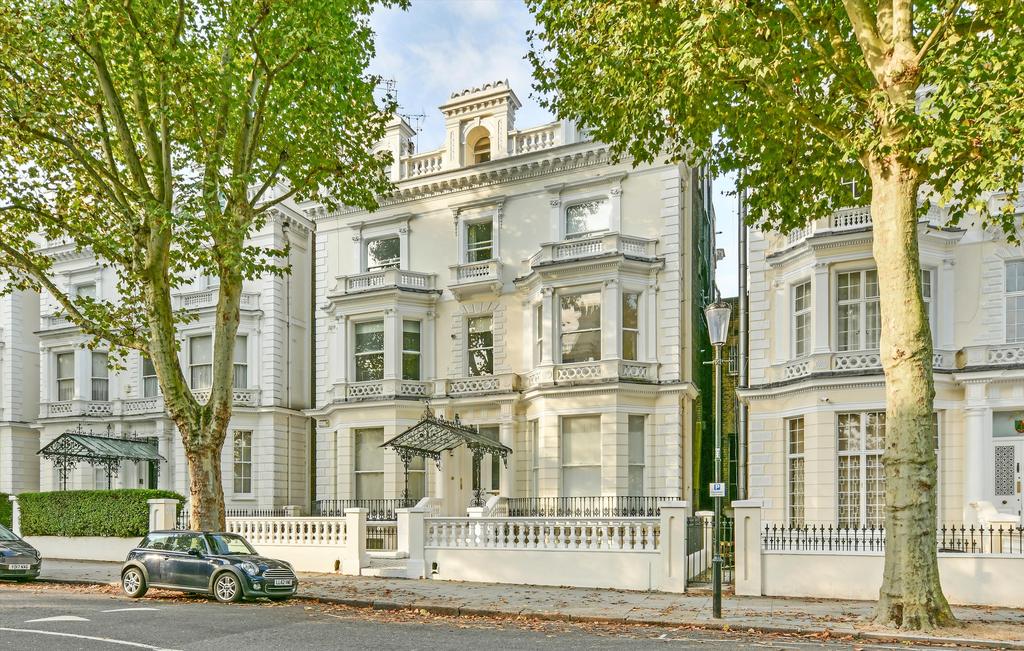 Holland Park, London, W11 3 bed flat - £4,750,000