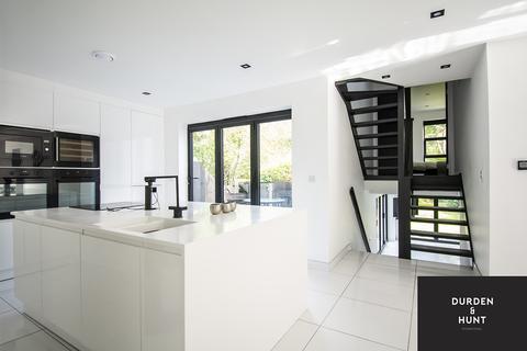 82 Compton Avenue, Poole, BH14 8PY