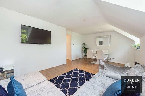 8 The Chestnuts, Abridge, Romford, RM4 1UE