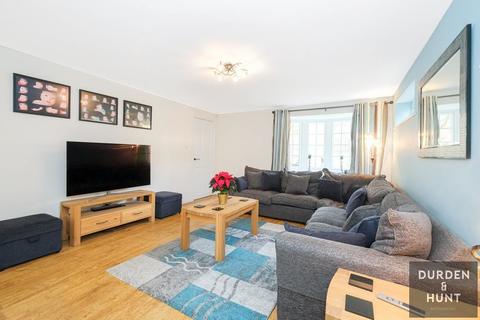 27 Abingdon Road, Sandhurst, GU47 9RN