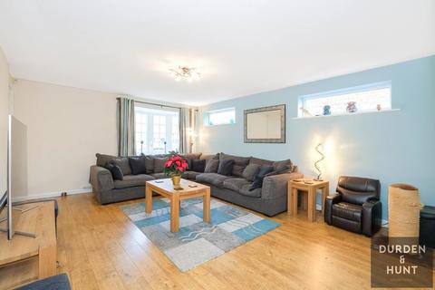 27 Abingdon Road, Sandhurst, GU47 9RN