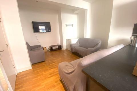 6 bedroom terraced house to rent, Delph Mount, Woodhouse, Leeds, LS6 2HS