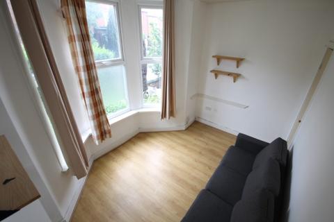 6 bedroom terraced house to rent, Delph Mount, Woodhouse, Leeds, LS6 2HS
