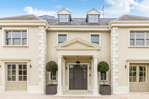 5 Roehampton Gate, London, SW15 5JR