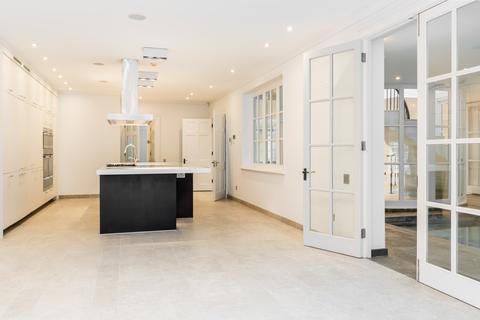 5 Roehampton Gate, London, SW15 5JR