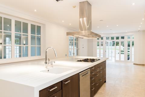 5 Roehampton Gate, London, SW15 5JR