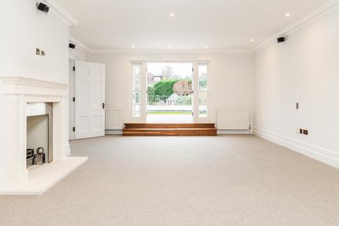 5 Roehampton Gate, London, SW15 5JR