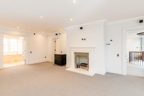 5 Roehampton Gate, London, SW15 5JR