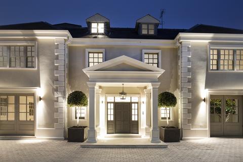 5 Roehampton Gate, London, SW15 5JR
