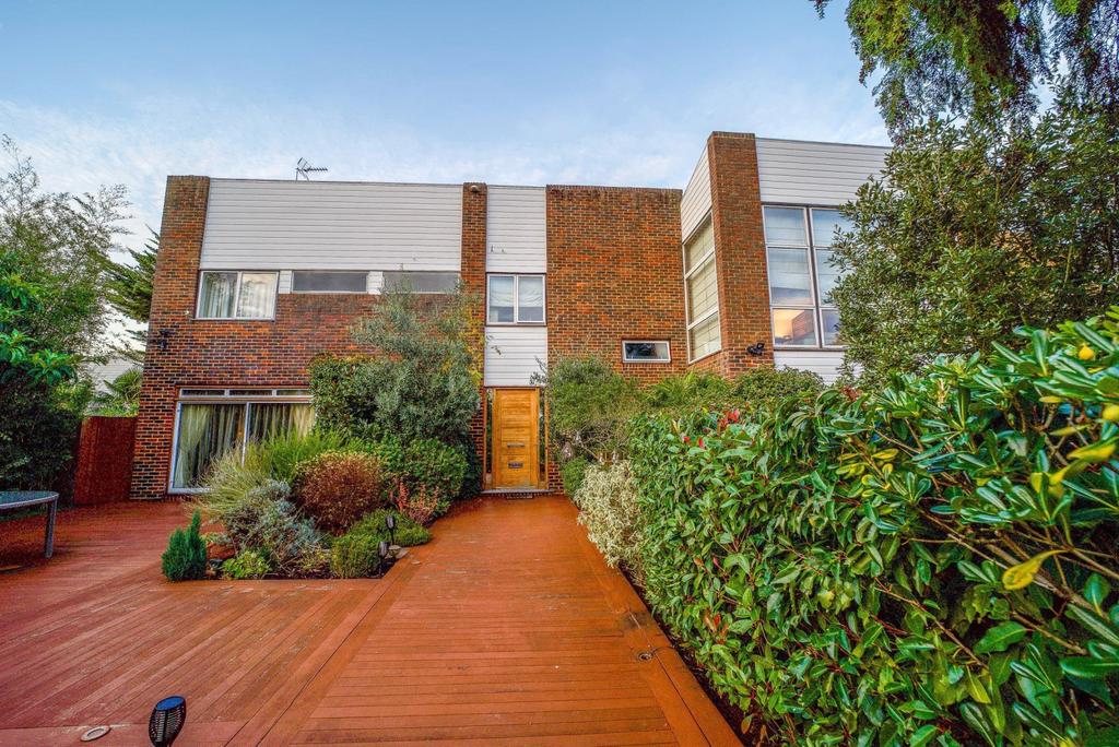 Lord Chancellor Walk, Kingston Upon Thames, KT2 6 bed detached house