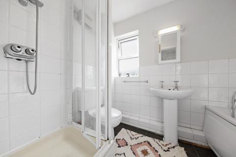 16 Mallard Close, London, W7 2PX