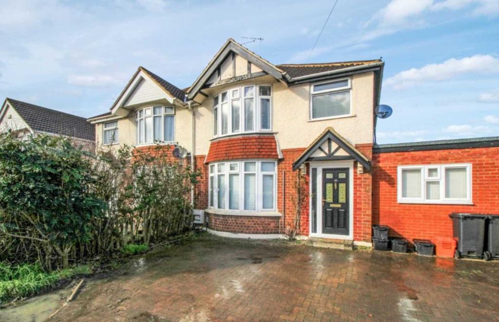 Oxford Road, Swindon 1 bed semidetached house £475 pcm (£110 pw)