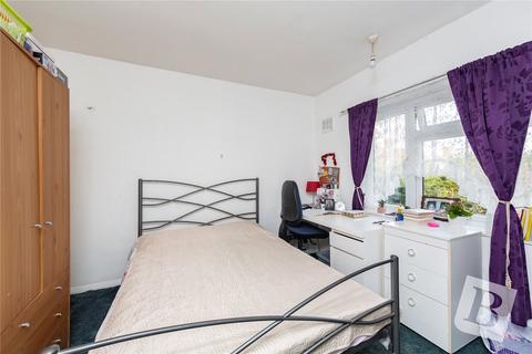 12 Kingsbridge Close, Romford, RM3 8PB