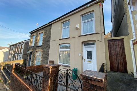 7 Amos Hill, Tonypandy, CF40 1PW