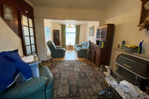 7 Amos Hill, Tonypandy, CF40 1PW