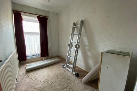 7 Amos Hill, Tonypandy, CF40 1PW