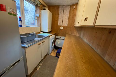 7 Amos Hill, Tonypandy, CF40 1PW