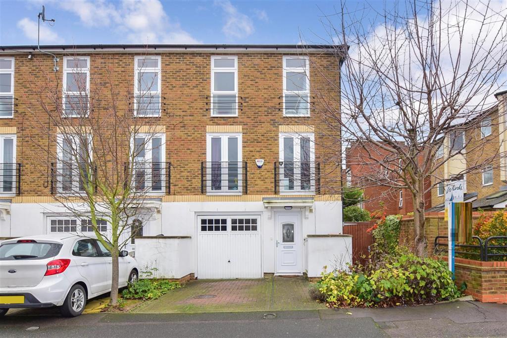 St. Jamess Street, Gravesend, Kent 4 bed end of terrace house £375,000