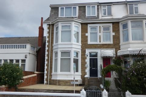 2 bedroom property to rent, 42 Warbreck Hill Road Flat C