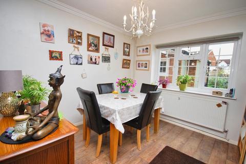 119 Hutton Drive, Hutton, Brentwood, CM13 1QN