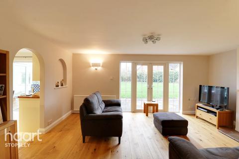 2 Fildyke Close, Meppershall, Shefford, SG17 5LF