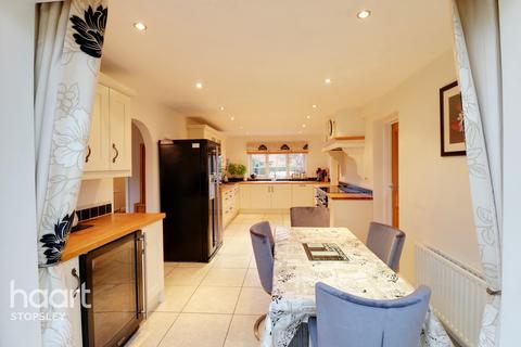 2 Fildyke Close, Meppershall, Shefford, SG17 5LF