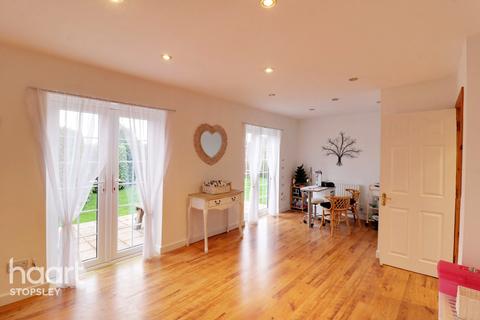 2 Fildyke Close, Meppershall, Shefford, SG17 5LF