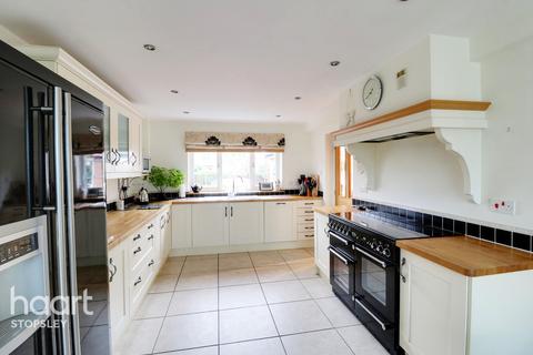 2 Fildyke Close, Meppershall, Shefford, SG17 5LF