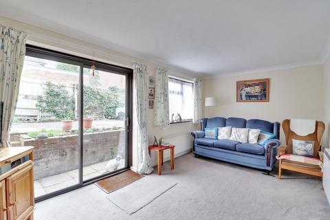 12 Cuckoo Drive, Heathfield, TN21 8AR