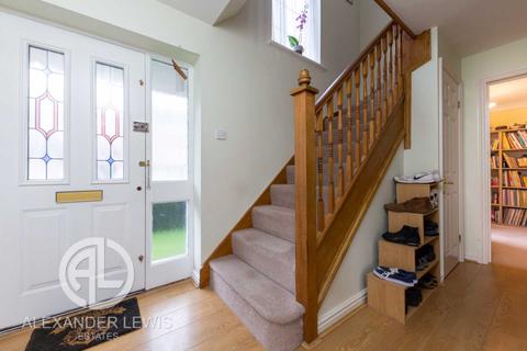 21 Oaktree Close, Letchworth Garden City, SG6 3XY