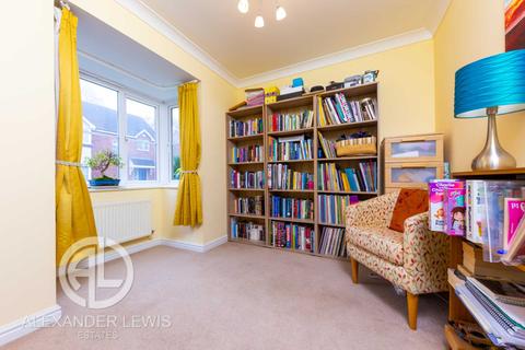 21 Oaktree Close, Letchworth Garden City, SG6 3XY
