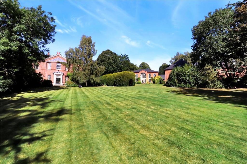 Mulberry Close, Watford, Herts, WD17 2 bed flat £399,950