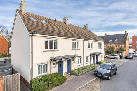 25 Baynton Road, Woking, GU22 8JT