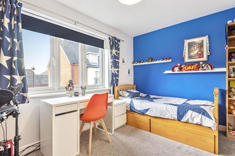 25 Baynton Road, Woking, GU22 8JT
