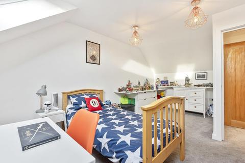 25 Baynton Road, Woking, GU22 8JT
