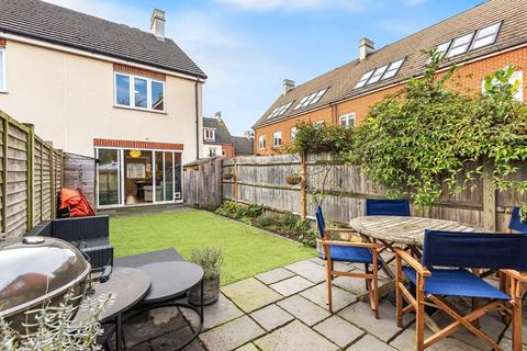 25 Baynton Road, Woking, GU22 8JT
