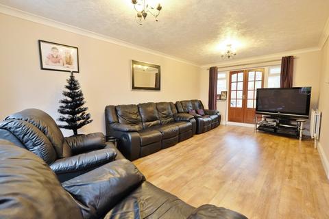 3 Squirrel Close, Orpington, BR6 8BF
