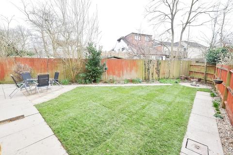 3 Squirrel Close, Orpington, BR6 8BF